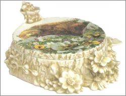 Bev Doolittle - Bugged Bear (porcelain box)
